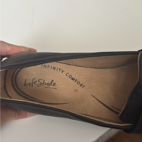 Life Stride Black Loafers with Brown Trim New without box - Picture 3 of 4